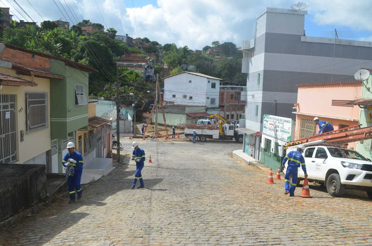 Camacã: Coelba inicia a troca de fiação e rede elétrica em pontos estratégicos da cidade
